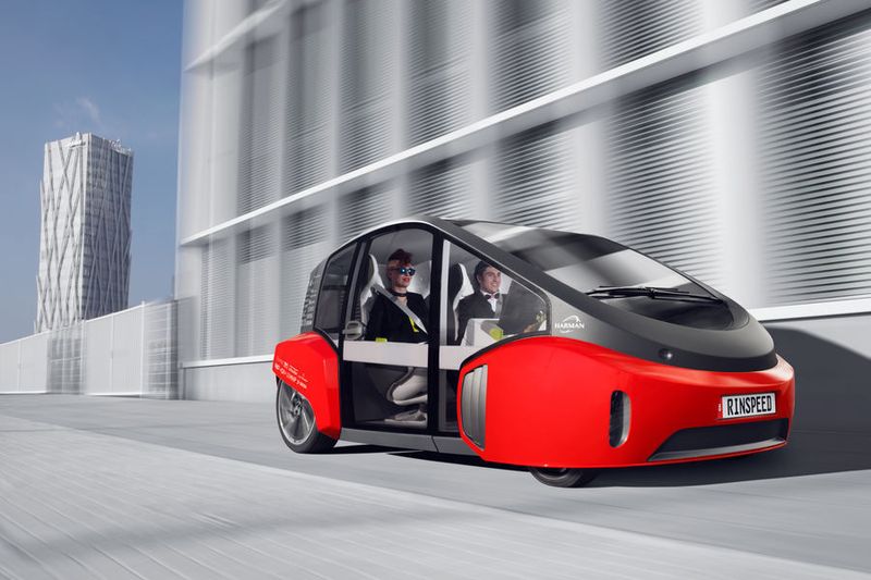 Die Studie kann sich dank speziellem Lenkungswinkel, zwei radnaher E-Motoren und „Torque Vectoring“ fast auf der Stelle drehen. (Rinspeed)