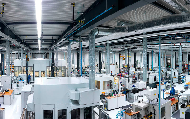 Blick in die Produktion der Fellbacher Schaufensterfabrik der Wittenstein Bastian. (Wittenstein)
