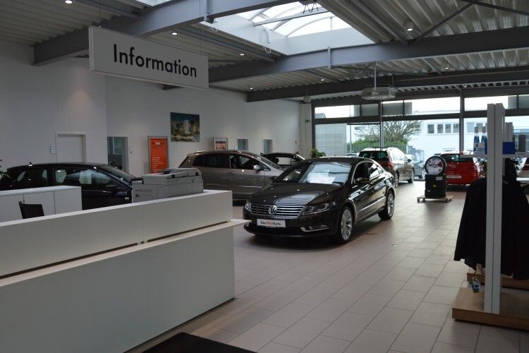 Der Gebrauchtwagenabsatz des VW-Autohauses Wicke liegt etwa zwei Drittel höher als der Neuwagenverkauf. (Foto: Achter)