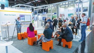 Auf rund 200 Quadratmetern präsentieren Zulieferer, Anlagenbauer und Lösungsanbieter Exponate für die Schüttgutindustrie, die für Effizienz, Ressourcenschonung und Zukunftsfähigkeit stehen. Unterstützt wird das Angebot durch weitere Aktionen (Bild von Powtech 2023) (Bild: NürnbergMesse / Frank Boxler)