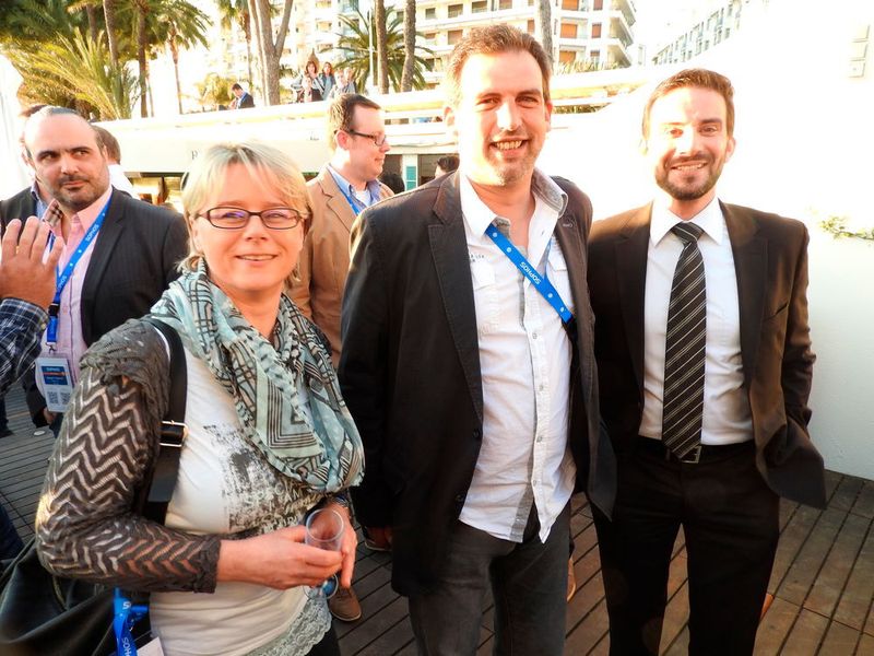 Petra Weiß und Jörg Popp (M.) von Controlware zusammen mit Marco Richter von Sophos (Bild: Sophos)
