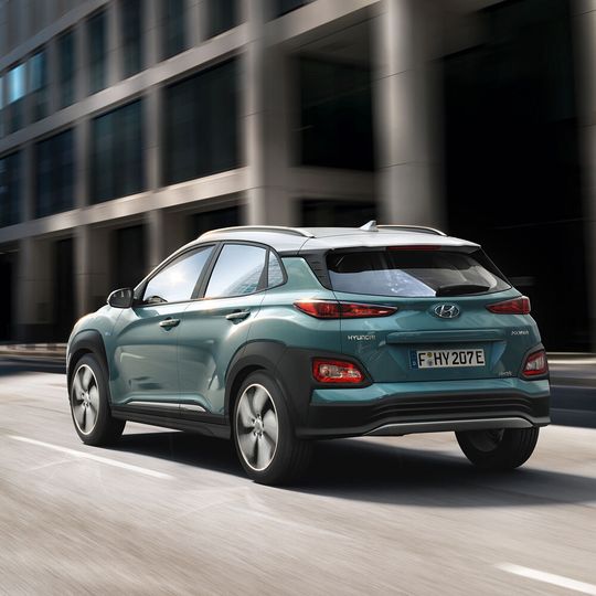 Den Hyundai Kona gibt es ab Sommer auch als Stromer.(Bild:  Hyundai)