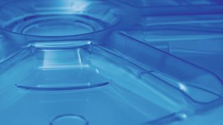 Die Exolon Group erweitert ihr Plattensortiment für medizinische Anwendungen mit Inspria Med, Massivplatten aus Copolyester. (Exolon Group)