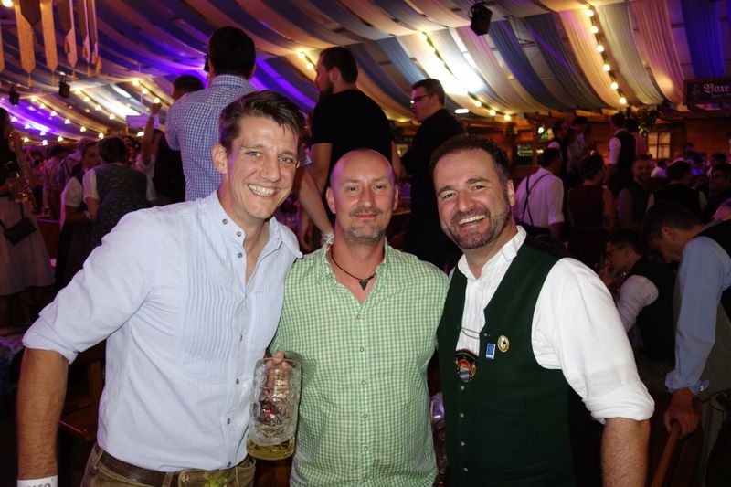 (v. l.) Hans Christian Asemissen (ALSO), Dwayne Dobringer (Ergotron) und Toni Jakob (Samsung) (Bild: IT-BUSINESS)