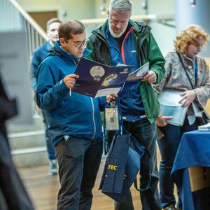 Die Regionalmesse Schraubtec ist kostenfrei für Besucher. Kurzer Check-In und los geht`s mit den Fachgesprächen.(Bild:  Amelie Jehmlich/ART n Photo)