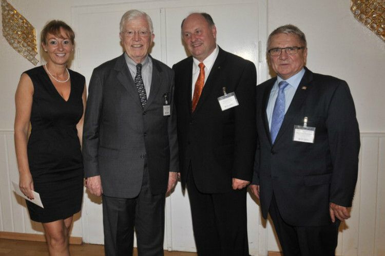 Feierten gemeinsam (v.li.): BFC-Schulleiterin Sylvia Gerl, ZDK-Präsident Robert Rademacher, BFC-Förderer Helmut Peter und Klaus Dieter Breitschwert, Präsident des Kfz-Gewerbes Bayern. (Foto: Zietz)