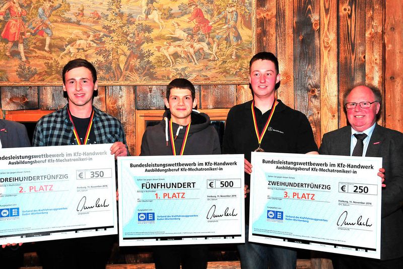 Gewonnen hat Timo Ristau, auf Platz zwei landete Johannes Waffler und den dritten platz erkämpfte sich Daniel Oesterreich. Sie bekamen vom Landesverband des Kfz-Gewerbes Baden Württemberg einen Weiterbildungszuschuss. Es gratulierte unter anderem der Viezepräsident der Handwerkskammer Feiburg, Joachim Scholz. (Schmidt)