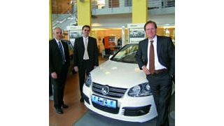 (v. l. n. r.) Dirk Breder, Account Manager Automotive-Handel bei T-Systems, Jens Reimann, IT-Administrator im Autohaus Luft, und Michael Luft, 
Geschäftsführer des gleichnamigen Autohauses, schätzen die partnerschaftliche Zusammenarbeit. (Archiv: Vogel Business Media)