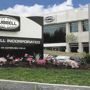 Vom kleinen Betrieb zum Weltkonzern: Hubbells Stecksysteme legten den Grundstein für ein Unternehmen mit globaler Präsenz. Der Stammsitz von Hubbell Inc. befindet sich in Shelton in Conneticut.(Bild:  HubbellHQ1 /Sureskrishnas / CC BY-SA )
