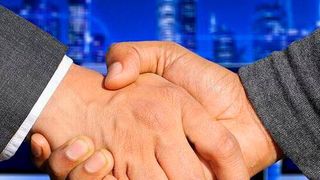 Toray Industries has signed an agreement with Honda Motor to jointly develop a chemical recycling technology for glass-fiber reinforced nylon 6 parts recovered from end-of-life vehicles.  (Source: Pixabay)