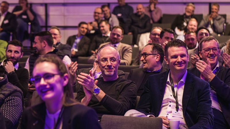 Das Publikum hatte sichtlich Spaß dabei. (Bild: Stefan Bausewein)