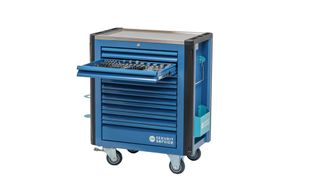 Der Werkstattwagen bietet mit insgesamt 222 Teilen alles, was Betriebe für einen professionellen Autoglas-Service benötigen. (Bild: Daniel Deuringer)