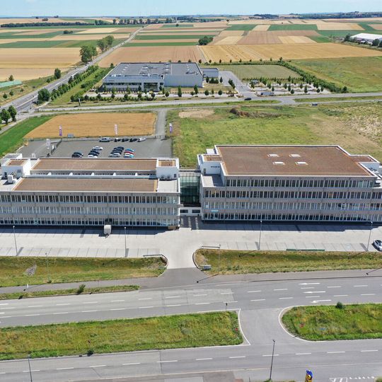 Einweihung des Phytec Technologie Campus, der jetzt Platz schon für 350 Mitarbeiter bietet und ausreichend Gelände zur Verfügung hat zur Expansion für ca. 1000 Mitarbeiter.(Bild:  Phytec)