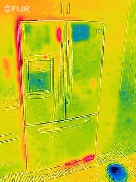 Wärmebild eines Kühlschranks, aufgenommen mit Flir One (FLIR)