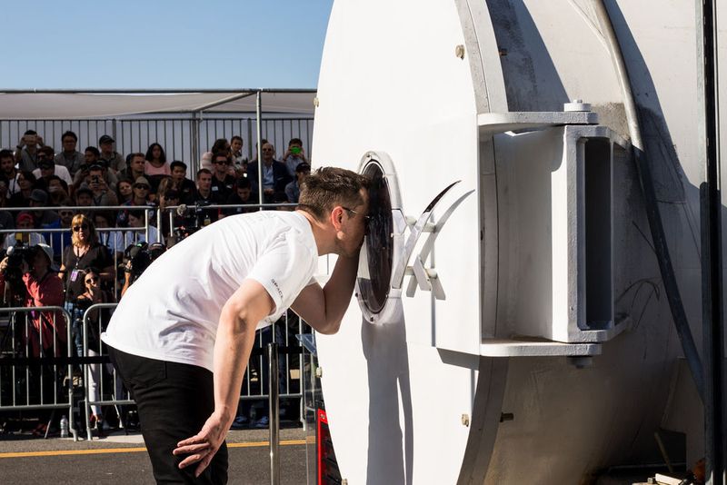 Dann bremste der Pod ab und kam innerhalb von drei Sekunden zum Stillstand.  (WARR Hyperloop)