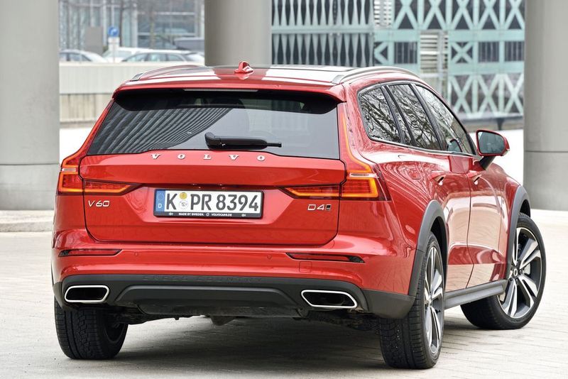 Erhältlich ist der schwedische Offroad-Kombi ab 52.350 Euro. (BERNHARD_LIMBERGER)