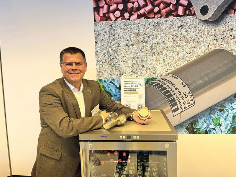 Thomas Maier, Liebherr: „Zum ersten Mal mit EHEDG-Zulassung: der Lebensmittelsensor P71-HD“. (Bild: Popp/SCHÜTTGUT)