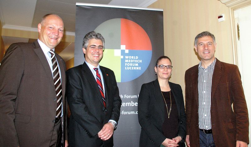 Les principaux artisans du WMTF, de gauche à droite : Markus Lauber (membre de la direction de Messe Luzern AG), Patrick Dümmler (directeur de Medtech Switzerland), Fabienne Meyerhans (chef de projet à Messe Luzern AG), Peter Biedermann (directeur du Medical Cluster) (Image: WMTF)