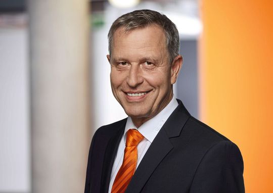 „Mit der aktuellen Dynamik stehen deshalb die Chancen gut, bereits im nächsten Jahr das Rekordergebnis aus dem Jahre 2018 zu erreichen oder sogar zu übertreffen“, so Wilfried Eberhardt, Vorsitzender von VDMA Robotik + Automation. „Mit der aktuellen Dynamik stehen deshalb die Chancen gut, bereits im nächsten Jahr das Rekordergebnis aus dem Jahre 2018 zu erreichen oder sogar zu übertreffen“, so Wilfried Eberhardt, Vorsitzender von VDMA Robotik + Automation.