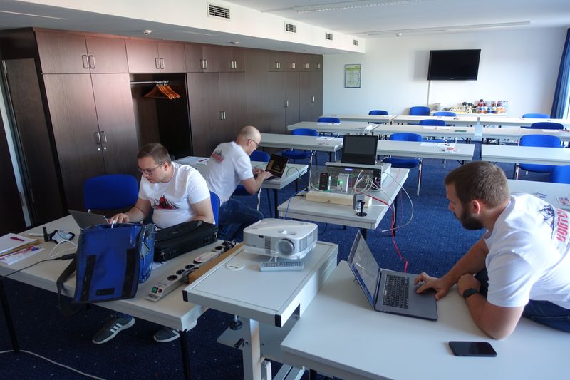 Noch schnell alles scharf schalten, bevor die 3. Challenge startet! (IT-BUSINESS)