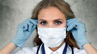 Noch immer ist der Bedarf an hochwertiger Schutzausrüstung hoch (ty - stock.adobe.com)