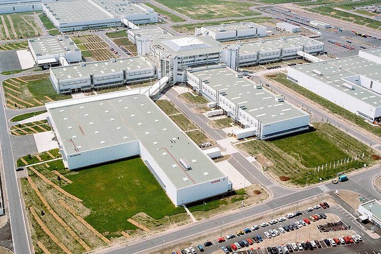 1997: Im neu errichteten Industriepark im lothringischen Hambach läuft die Smart-Produktion an. (Foto: Daimler)