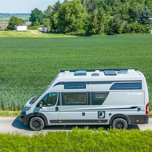 Auf 6,36 Meter erstreckt sich der mindestens 76.430 Euro teure Avanti EBF.(Bild:  La Strada)