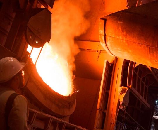 Weil das EU-Emissionshandelsgesetz Mängel hat, haben sich die Stahlkonzerne Arcellormittal, Voestalpin und Thyssenkrupp Steel zusammengesetzt und eine Forderungsliste erarbeitet, um der Politik zu raten, was man braucht, um zu dekarbonisieren und Arbeitsplätze zu erhalten.(Bild:  Steeleneers)