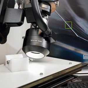 Exaktes Vermessen des Werkzeuges, die Schneide kann maximal herangezoomt werden, dass auch das Profil der Schneidkanten perfekt vermessen werden kann.(Bild:  Thomas Entzeroth)