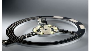 Irlbacher fertigt seit über 15 Jahren gedruckte Schaltungen auf Glas. Anschließend wird das Glassubstrat konventionell SMD-bestückt und in einem Reflow-Verfahren gelötet.  (Bild: Irlbacher)