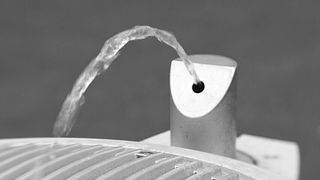 Tests des Bund haben die Chemikalie TFA in Mineral- und Leitungswasser sowie in Flüssen in Deutschland nachgewiesen. (Bild: frei lizenziert)