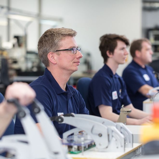 fertigung_baugruppen-pruefung_03.jpg (EA Elektro-Automatik GmbH & Co. KG)