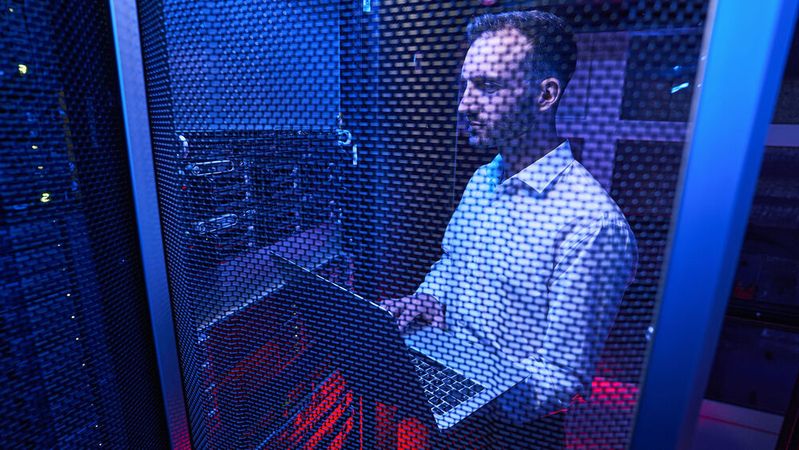 Mit Intune verteilen Admins Sicherheitsrichtlinien und ADMX-Dateien sowie Gruppenrichtlinien für interne und mobile Geräte zentral ohne Domänencontroller.(Bild: ©  Viacheslav Lakobchuk - stock.adobe.com)