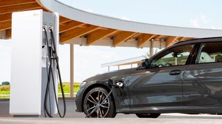 Einerseits boomen Plug-in-Hybrid aktuell, andererseits stehen sie unter Beschuss. (Bild: BMW)