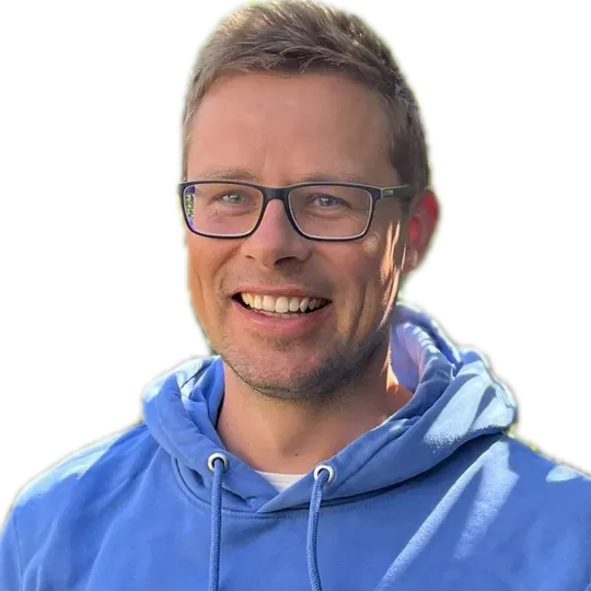 Tobias Wigand, Agentic AI Consultant / Senior Account Executive bei Synera:  „Bei Hansgrohe ist agentische KI kein Showcase, sondern übernimmt heute reale Aufgaben aus dem Entwicklungsalltag.“ (Bild:  Synera)
