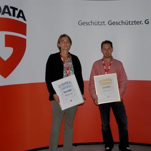 Die beiden Systemhäuser IKN IT-Service und Net Comet wurden als »Bester Newcomer« beziehungsweise »Bester Enterprise Partner« geehrt.