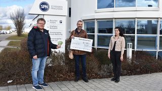 KW7_Bild-Spendenübergabe-Tombola.jpg (SPN Schwaben Präzision Fritz Hopf GmbH)