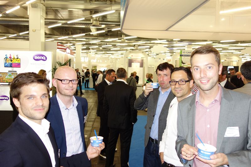 Eispause für (v. l.) Tobias Dell, Acer, Thomas Kleiner, Ingram Micro, Stefan Strauß und Stephan Pietschmann, Cyberport und Jens Wichmann, Ingram Micro (Bild: IT-BUSINESS)