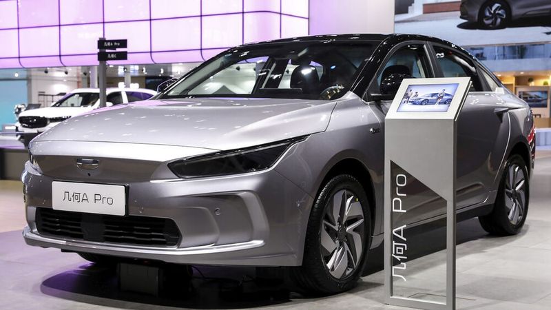 Und noch eine Marke: Geely zeigt in Shanghai auch das Auto A Pro der Marke Geometry. (Bild: Geely)