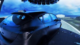 Europas größter Fahrsimulator ist an der Universität Stuttgart in Betrieb gegangen. Im Inneren der Kuppel ist Platz für ein vollständiges Fahrzeug. Vorrangiger Einsatzzweck des Simulators: Forschung und Entwicklung an Fahrerassistenzsystemen. (Universität Stuttgart)