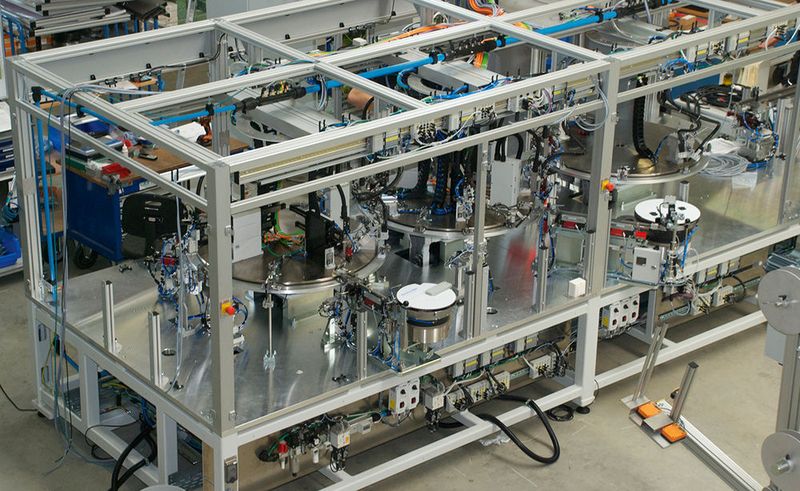 Pick & Place-Module und Rundschalttische stammen von Weiss. Aus einer Hand und optimal aufeinander abgestimmt. Die Kombination erreicht eine Positioniergenauigkeit von 0,02 mm. (Bild: Weiss)
