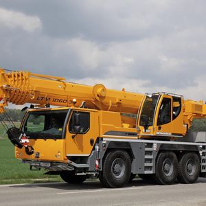 Bild 1: Für den Einsatz im mobilen Außenbereich müssen Kompressionskipphebel besondere Anforderungen erfüllen.