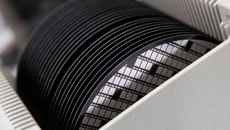 Halbleiter aus Siliciumkarbid: Bosch will Teile von TSI Semiconductor übernehmen; und die SiC-Chips auch in den USA fertigen.(Bild:  Bosch)