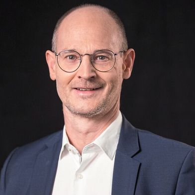 Jon Abele, Partner und Mitglied der Geschäftsführung bei BearingPoint: „Die Verwaltungsmodernisierung verlangt nach mutigen Ideen.“ (Bild: © Chris Hirschhaeuser)