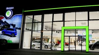 Optisch fallen die Skoda-Betriebe im neuen Design sofort auf. (Foto: Skoda)