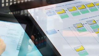 Predictive Maintenance hilft, Instandhaltungs-maßnahmen zu planen und die voraussichtliche Entwicklung des Maschinenzustandes vorherzusagen. Es kann die Anzahl an Wartungsarbeiten senken und die Verfügbarkeit der Maschinen erhöhen. (Fraunhofer IPK)