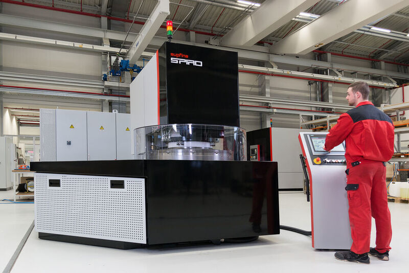 Mit der Spiro F12 ermöglicht Supfina das Feinschleifen von Werkstücken bis 420 mm Durchmesser. (Supfina)