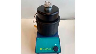 Fitting neatly onto a standard laboratory hotplate / stirrer – Solstice can run up to 12 reactions (0.5 – 5 ml) in parallel and is equipped with internal interlocks to ensure operator safety. (Source: Uniqsis)