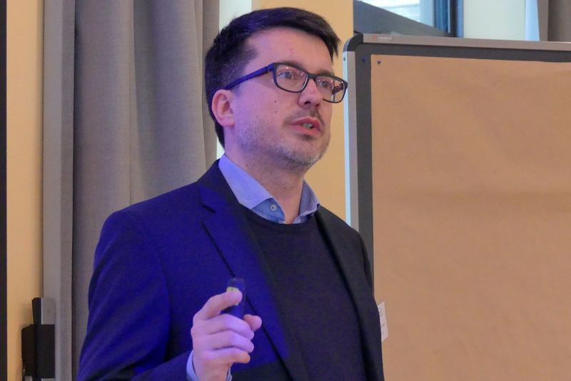 Jörg Flachowsky stellte den Teilnehmern die Generation Z vor. (Büttner/»kfz-betrieb«)