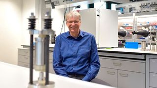 Ein Team um Prof. Thomas F. Fässler hat mit seiner Arbeit nicht nur einen neuen Rekord aufgestellt, sondern sogar eine völlig neue Substanzklasse entdeckt. (Bild: Robert Reich/TUM)